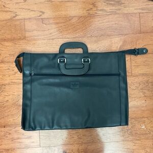 NWOT Crown's Club Portfolio Black Leather Zip Close Art Portfolio Briefcase